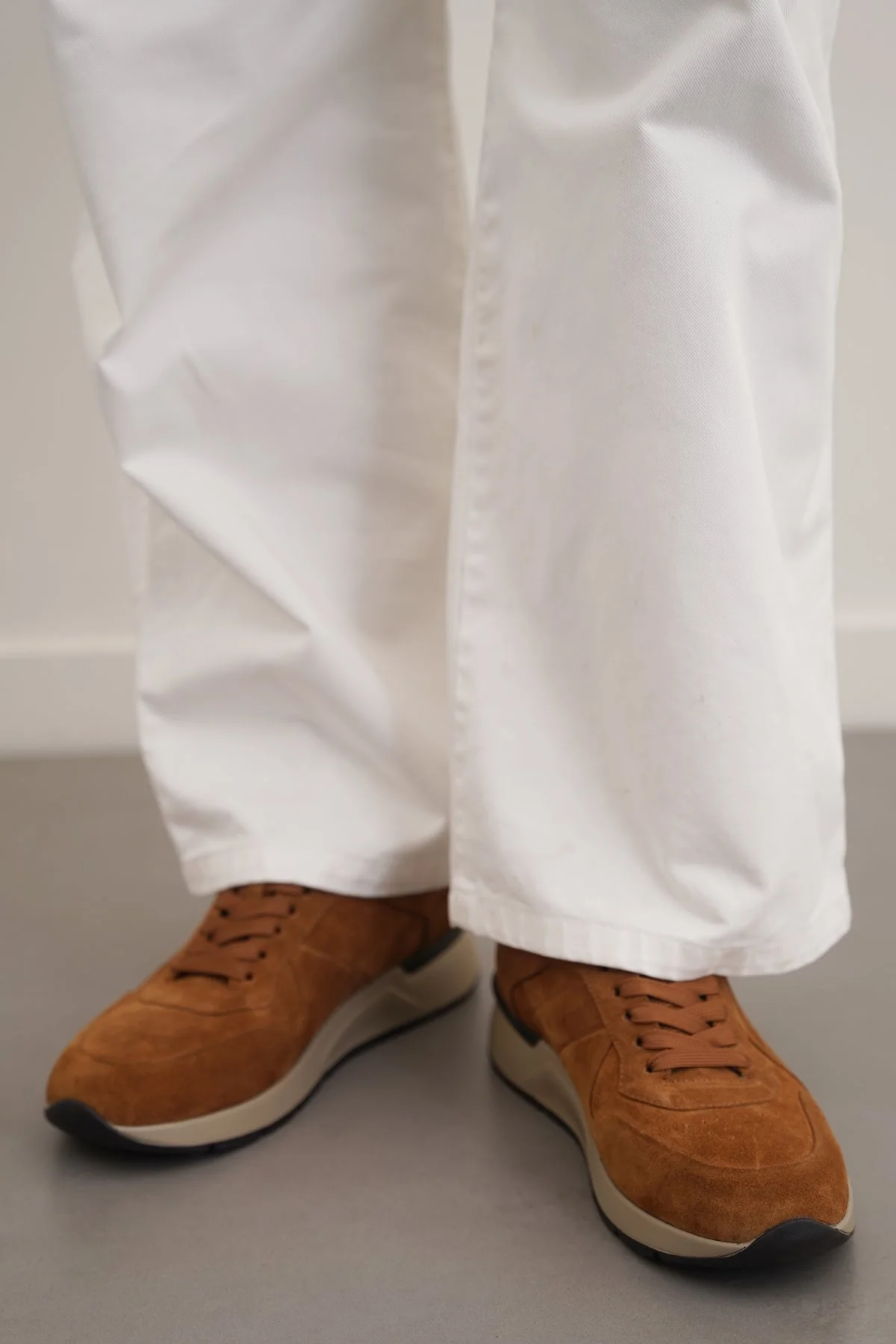 LACE-UP LEATHER SNEAKERS